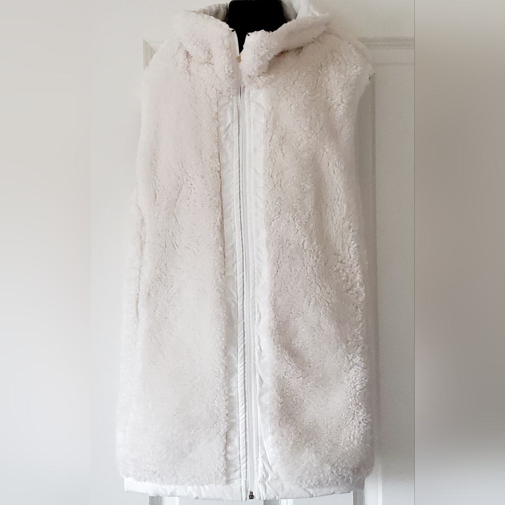 Women's Zip Up Active Quilted Vest With Sherpa Lining - Picture 4 of 10